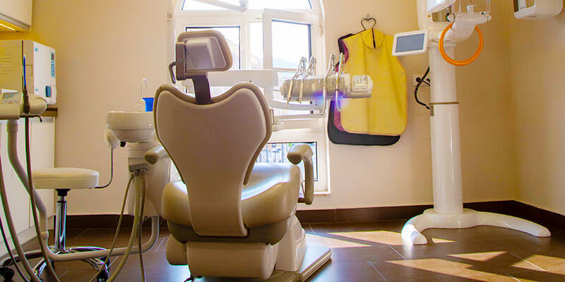 Unsere modernen Geräte für eine angenehme Zahnbehandlung in Ungarn